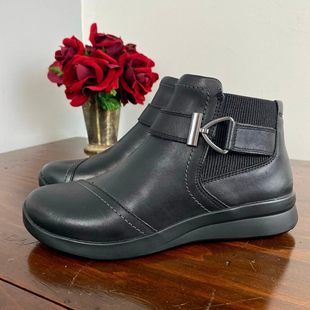 Clarks Women's Collection Black Leather Ellowyn Strap Boots Size 6 New